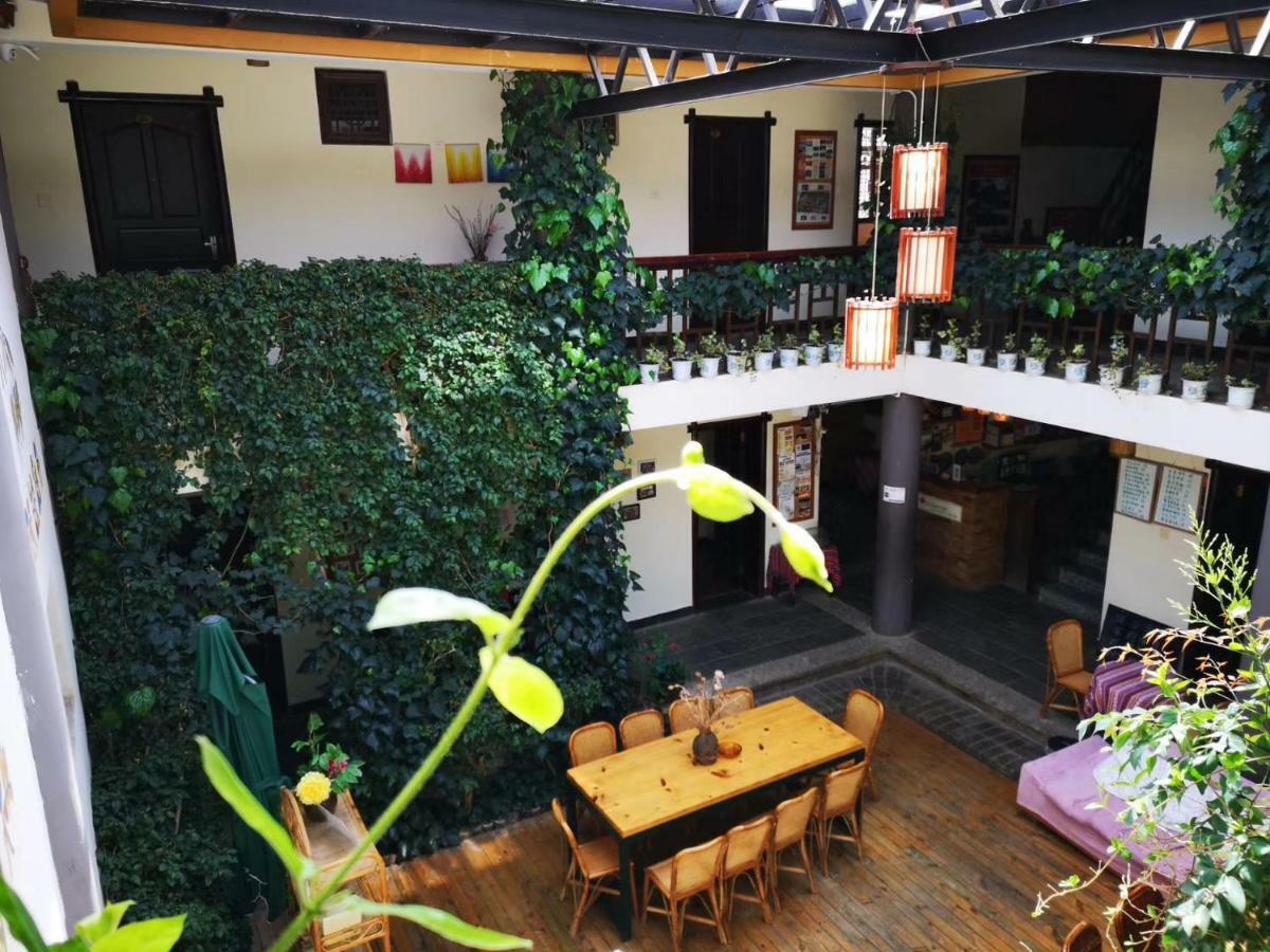Maple Leaf Inn Lijiang  Buitenkant foto