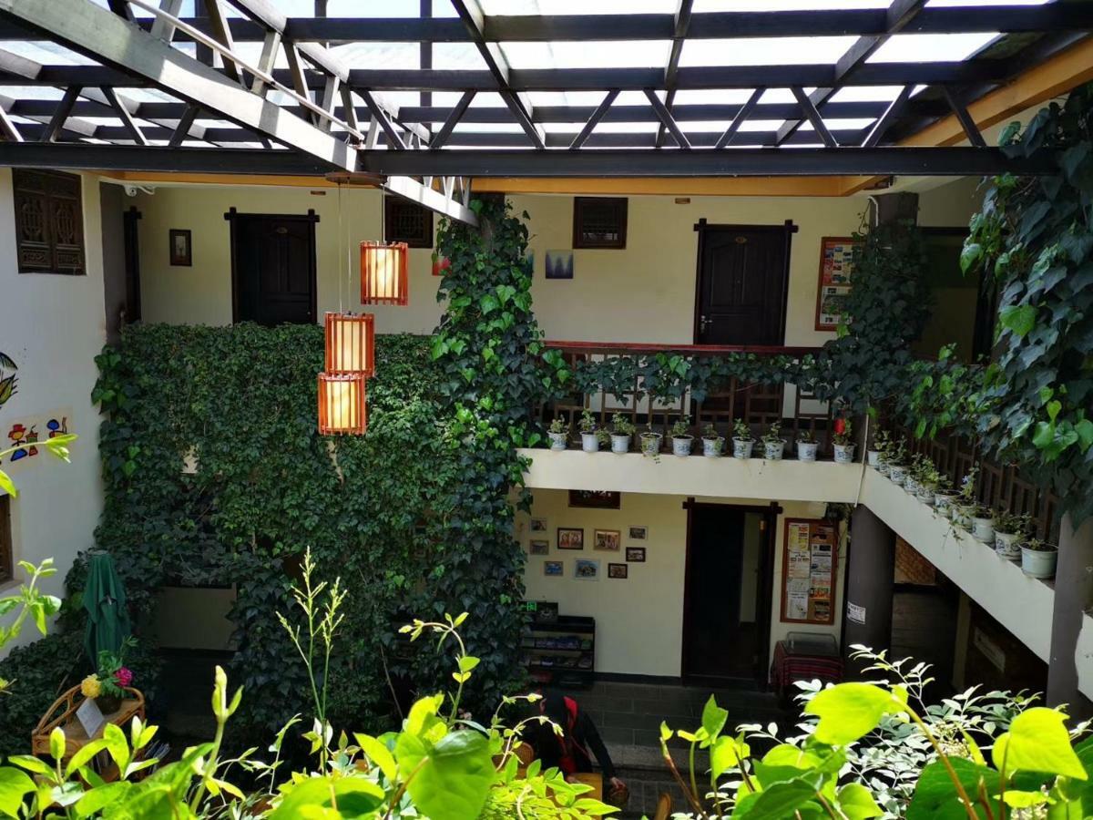Maple Leaf Inn Lijiang  Buitenkant foto