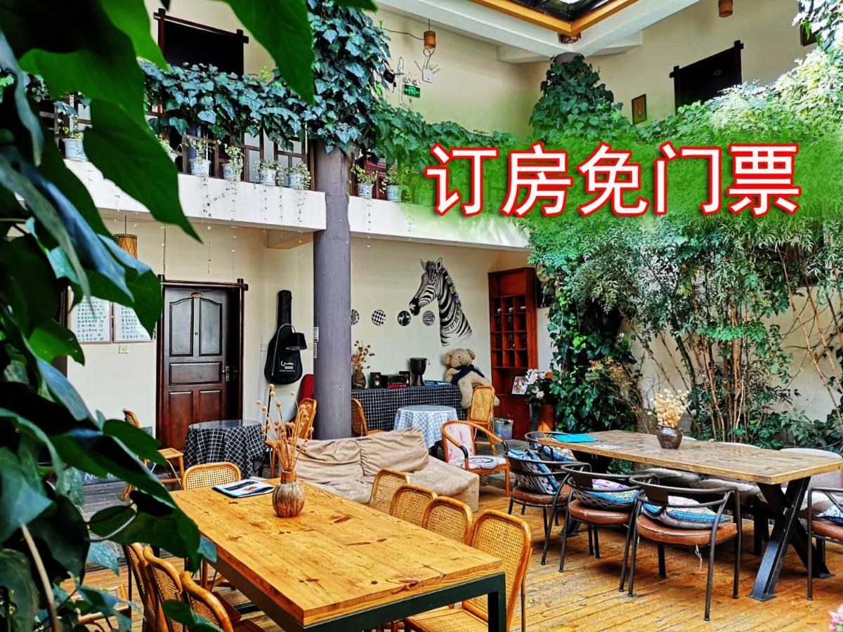 Maple Leaf Inn Lijiang  Buitenkant foto